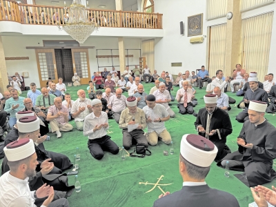 Hafisku dovu Eldinu Čoliću proučio je njegov muhaffiz hafiz Mustafa-ef. Efendić