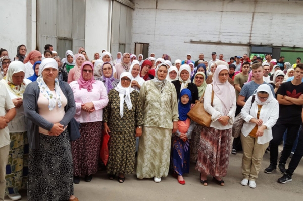  Članovi porodica ubijenih u Bijelom Potoku sa onima koji ih podržavaju svake godine &bdquo;&Scaron;etnjom smrti&ldquo;, obilaskom Tehničkog &scaron;kolskog centra u Karakaju, logora Pilice i mjesta otkrivanja masovne grobnice Crni vrh podsjećaju na masovne zločine počinjene u Zvorniku 92-95