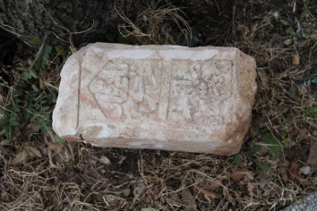 Zaustaviti radove i izvr&scaron;iti dostojnu ekshumaciju Laki&scaron;ića harema