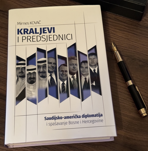 Nova knjiga Kraljevi i predsjednici: Saudijsko-američka diplomatija i spašavanje Bosne i Hercegovine autora dr. Mirnesa Kovača predstavlja pionirsko istraživanje koje pruža dubok uvid u kompleksnost međunarodnih odnosa i njihov utjecaj na razvoj događaja u Bosni i Hercegovini tokom 1992.-1995. godine
