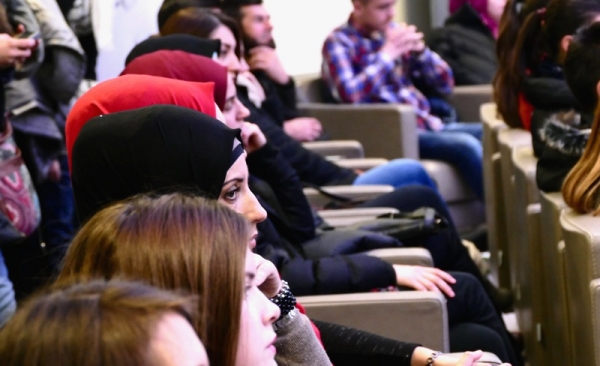 Muslimanski tinejdžeri: kako biti moderan - u trendu, a slijediti načela vjere