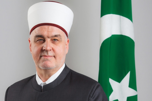 Na&scaron; narod &scaron;irom prostora na kojem se historijski protezala drevna Bosna poku&scaron;ava sačuvati svoje biolo&scaron;ko i kulturno biće tražeći mir u kojem će dostojanstveno živjeti i podizati svoje porodice