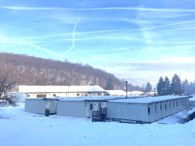 Ljudi u kontejnerima