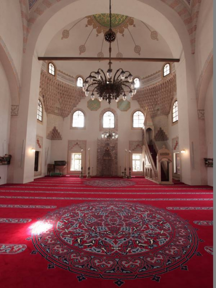 Pod džamije, islamski sveti topos, i ćilim kao njegov umjetnički odraz