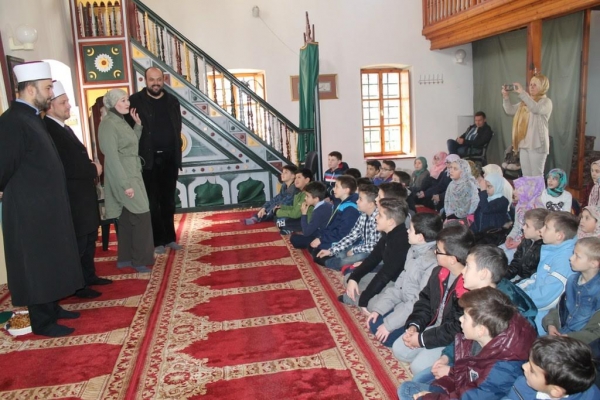 Učenici VI osnovne &scaron;kole posjetili mostarske bogomolje