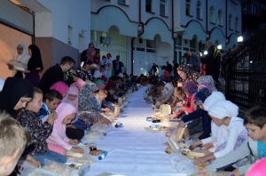 Više od stotinu djece na zajedničkom iftaru u Srebrenici