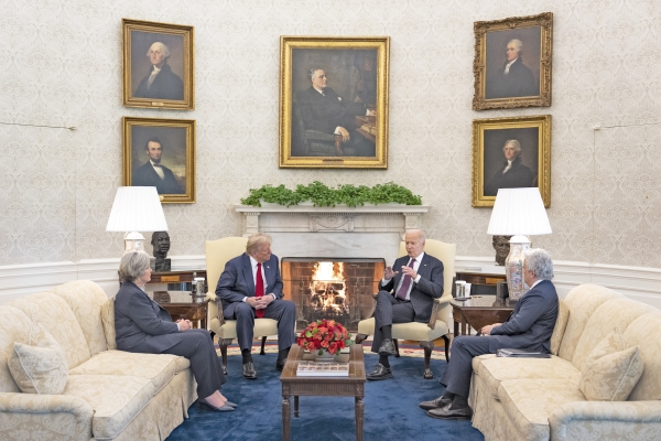 Bijela kuća:&nbsp; Predsjednik Joe Biden susreo se sa novoizabranim predsjednikom Donaldom Trumpom u Ovalnom uredu Bijele kuće. Razgovarali su o predstojećoj tranziciji prijenosu vlasti. 