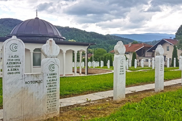 Zajednički ni&scaron;an za porodicu Botonjić koja je spaljena u genocidu 1992. godine