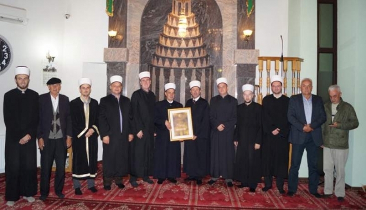 Priznanje &bdquo;Muderris Dervi&scaron; ef. Spahić&ldquo; dodijeljeno Džafer ef. Gračiću