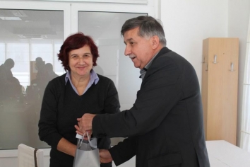 Medžlis Mostar: Darovane vrijedne knjige osnovnim &scaron;kolama