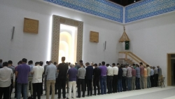 Sedam razloga zašto klanjati u džamiji