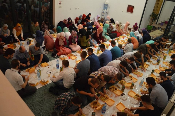 Omladinski iftar u džematu Tu&scaron;anj-Slatina