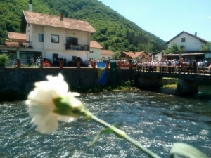 Obilježena 26. godišnjica zločina nad Bošnjacima u Jezeru