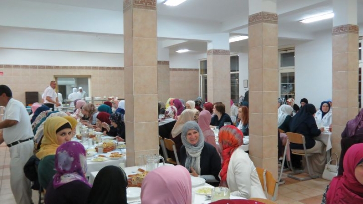 U Elči Ibrahim-pašinoj medresi  upriličen iftar za žene