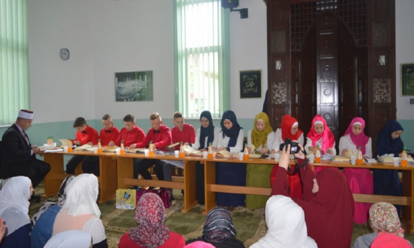 Velika Kladu&scaron;a - Promocija  21 učenika u džematu Todorovo