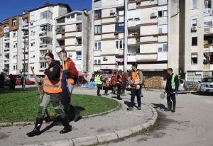 Foto: Jablanica/ Nakon nedavnih razornih poplava u Bosni i Hercegovini, u pomoć pri čišćenju terena i ostalom javio se i veliki broj volontera